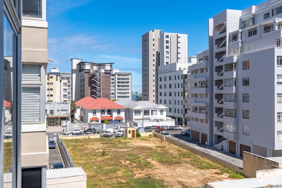 2 Bedroom Property for Sale in Sea Point Western Cape